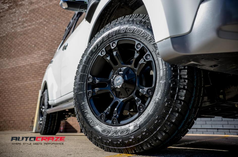 ISUZU DMAX VAPOR MATTE BLACK